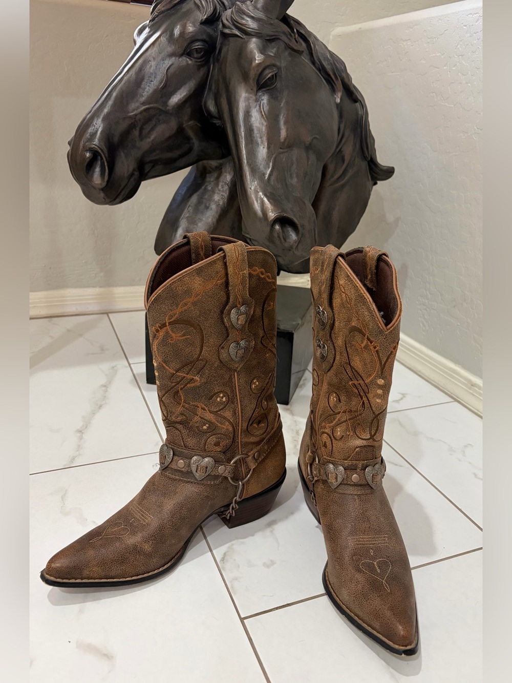 Durango Crush Brown Heart Concho Western Cowboy Boots 7.5